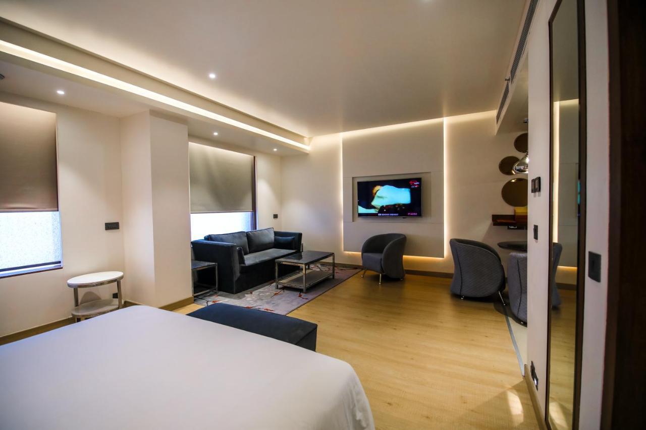 Hotel Radisson Blu Towers Kaushambi Delhi Ncr Ghaziabad Esterno foto A room at the hotel
