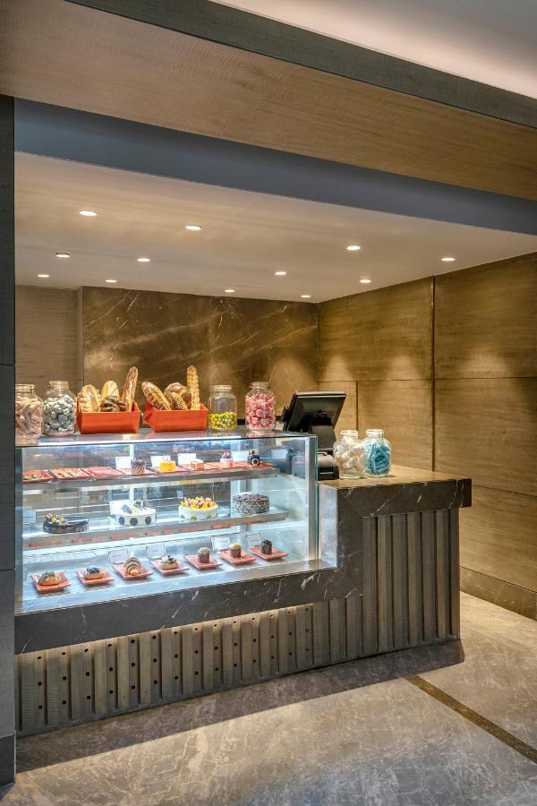 Hotel Radisson Blu Towers Kaushambi Delhi Ncr Ghaziabad Esterno foto The Pastry Shop