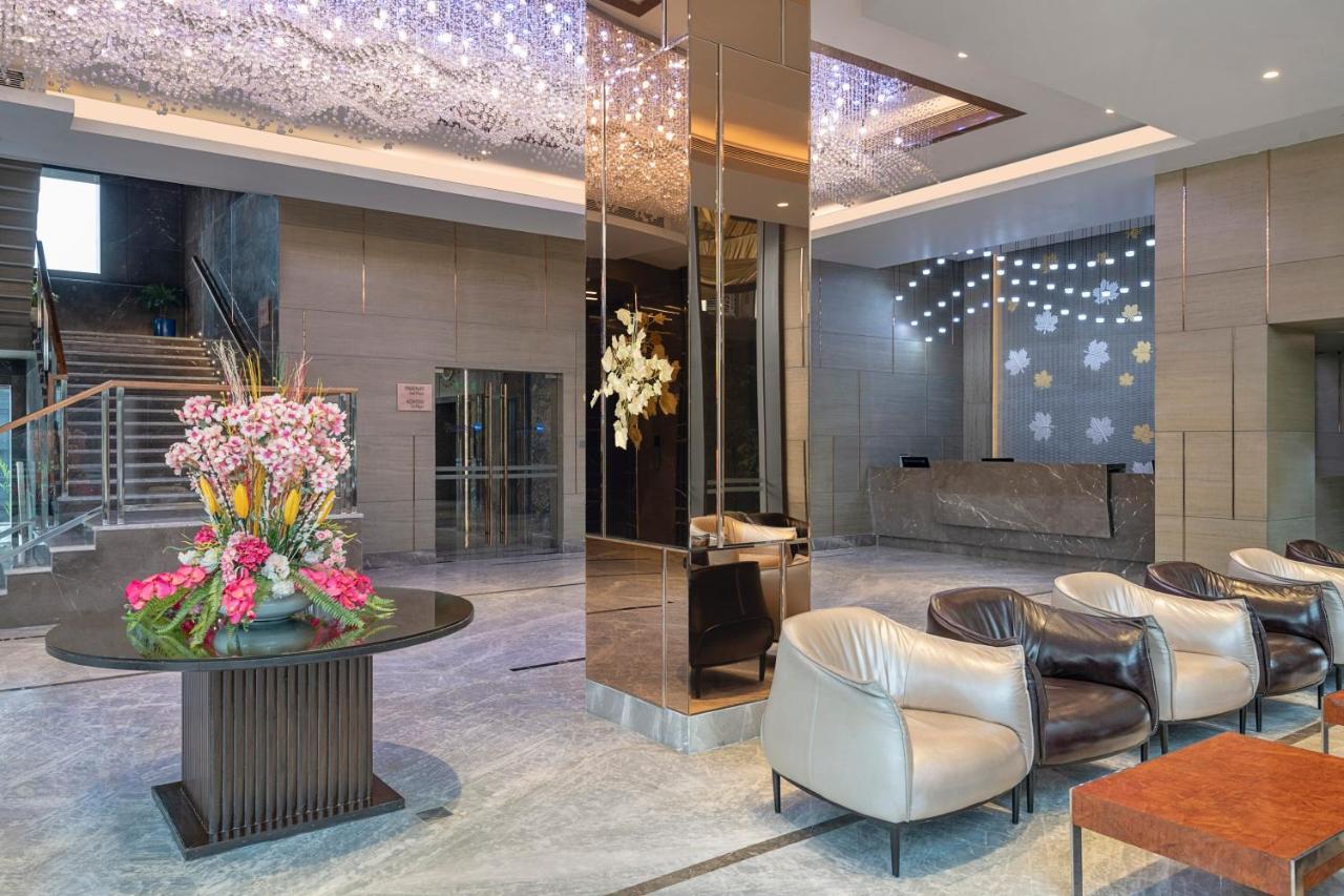 Hotel Radisson Blu Towers Kaushambi Delhi Ncr Ghaziabad Esterno foto Lobby