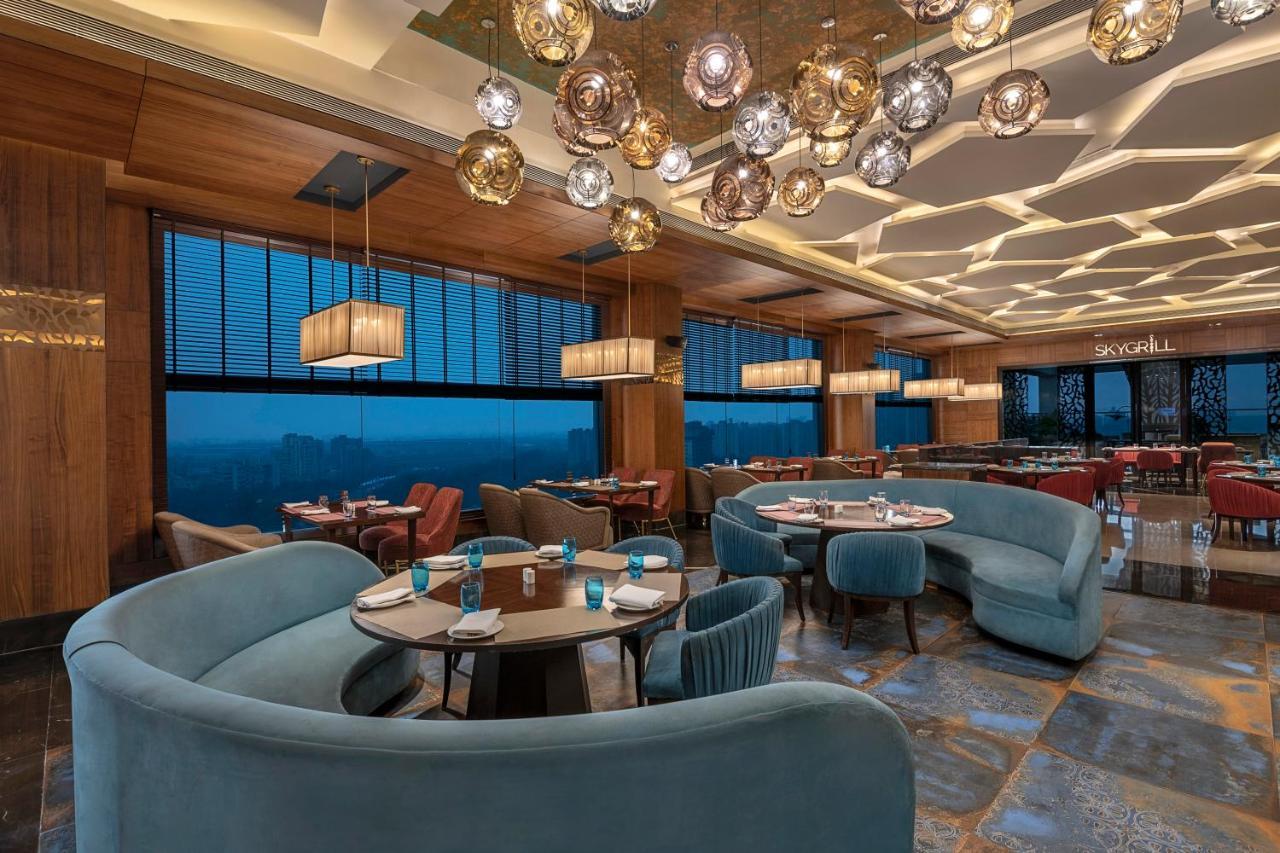 Hotel Radisson Blu Towers Kaushambi Delhi Ncr Ghaziabad Esterno foto The restaurant