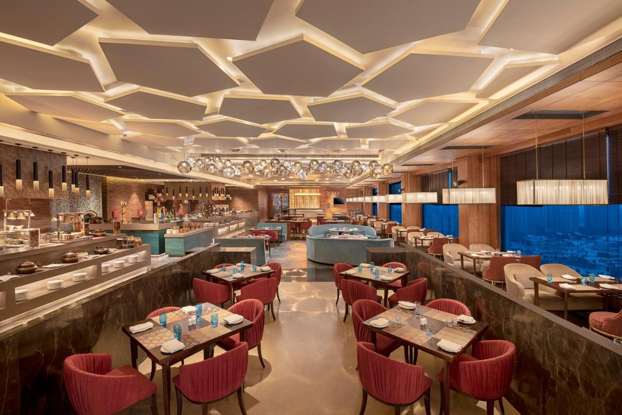 Hotel Radisson Blu Towers Kaushambi Delhi Ncr Ghaziabad Esterno foto The restaurant