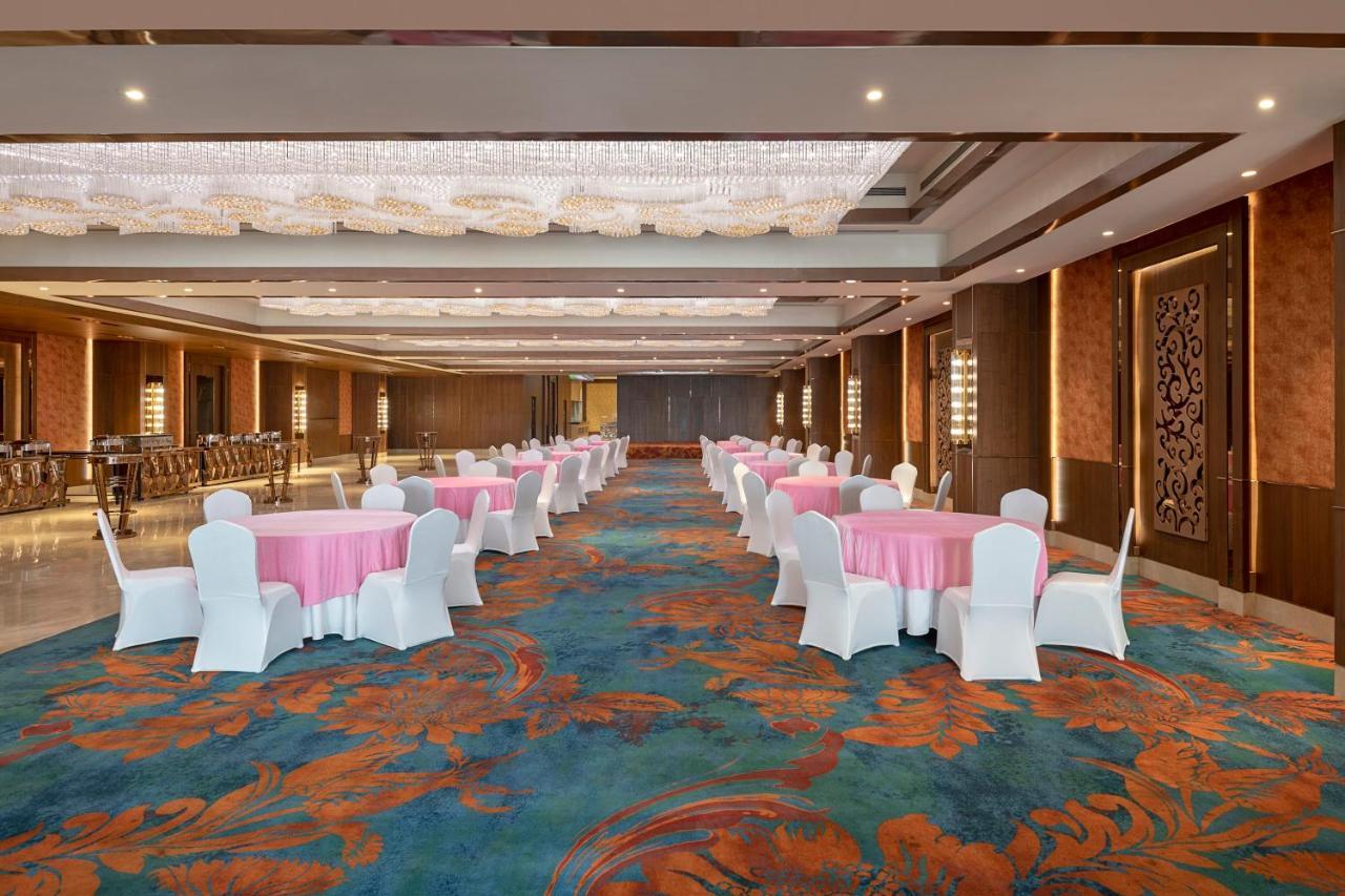 Hotel Radisson Blu Towers Kaushambi Delhi Ncr Ghaziabad Esterno foto The Grand Ballroom