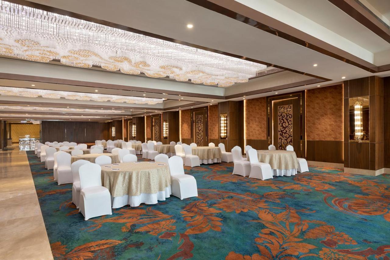 Hotel Radisson Blu Towers Kaushambi Delhi Ncr Ghaziabad Esterno foto The Grand Ballroom