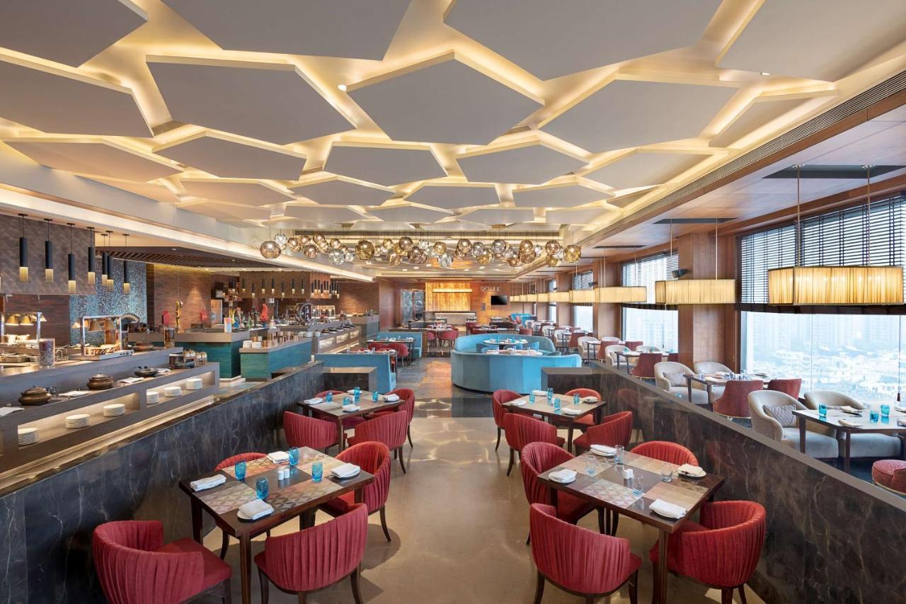 Hotel Radisson Blu Towers Kaushambi Delhi Ncr Ghaziabad Esterno foto The restaurant