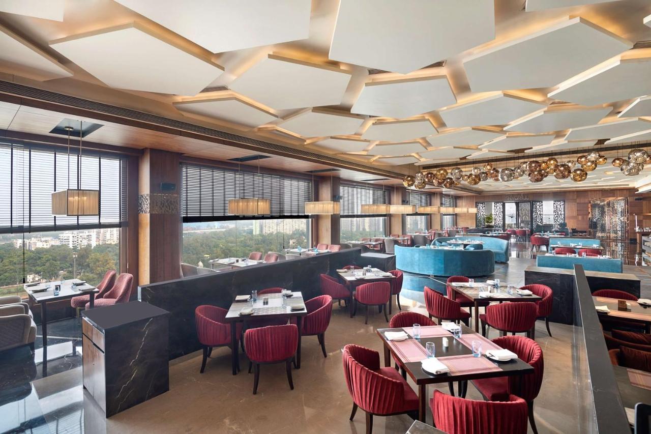 Hotel Radisson Blu Towers Kaushambi Delhi Ncr Ghaziabad Esterno foto The restaurant
