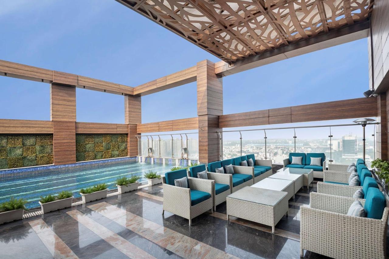 Hotel Radisson Blu Towers Kaushambi Delhi Ncr Ghaziabad Esterno foto The Sky Bar