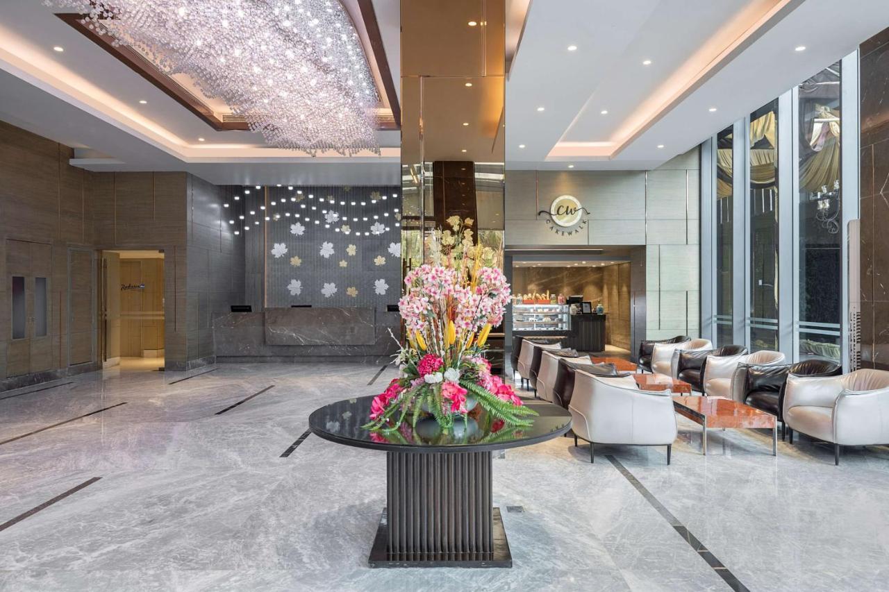 Hotel Radisson Blu Towers Kaushambi Delhi Ncr Ghaziabad Esterno foto Lobby