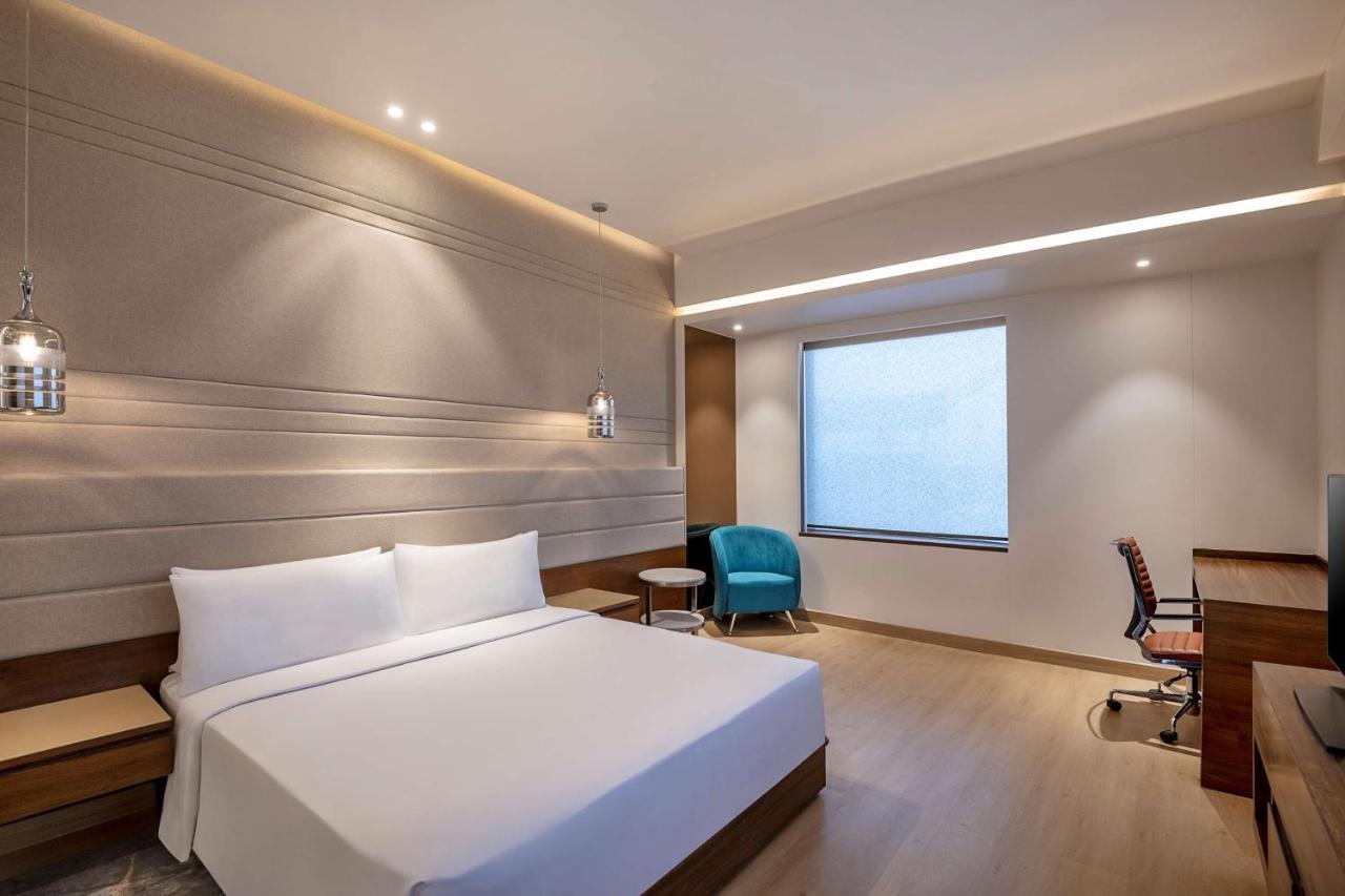 Hotel Radisson Blu Towers Kaushambi Delhi Ncr Ghaziabad Esterno foto A room at the hotel