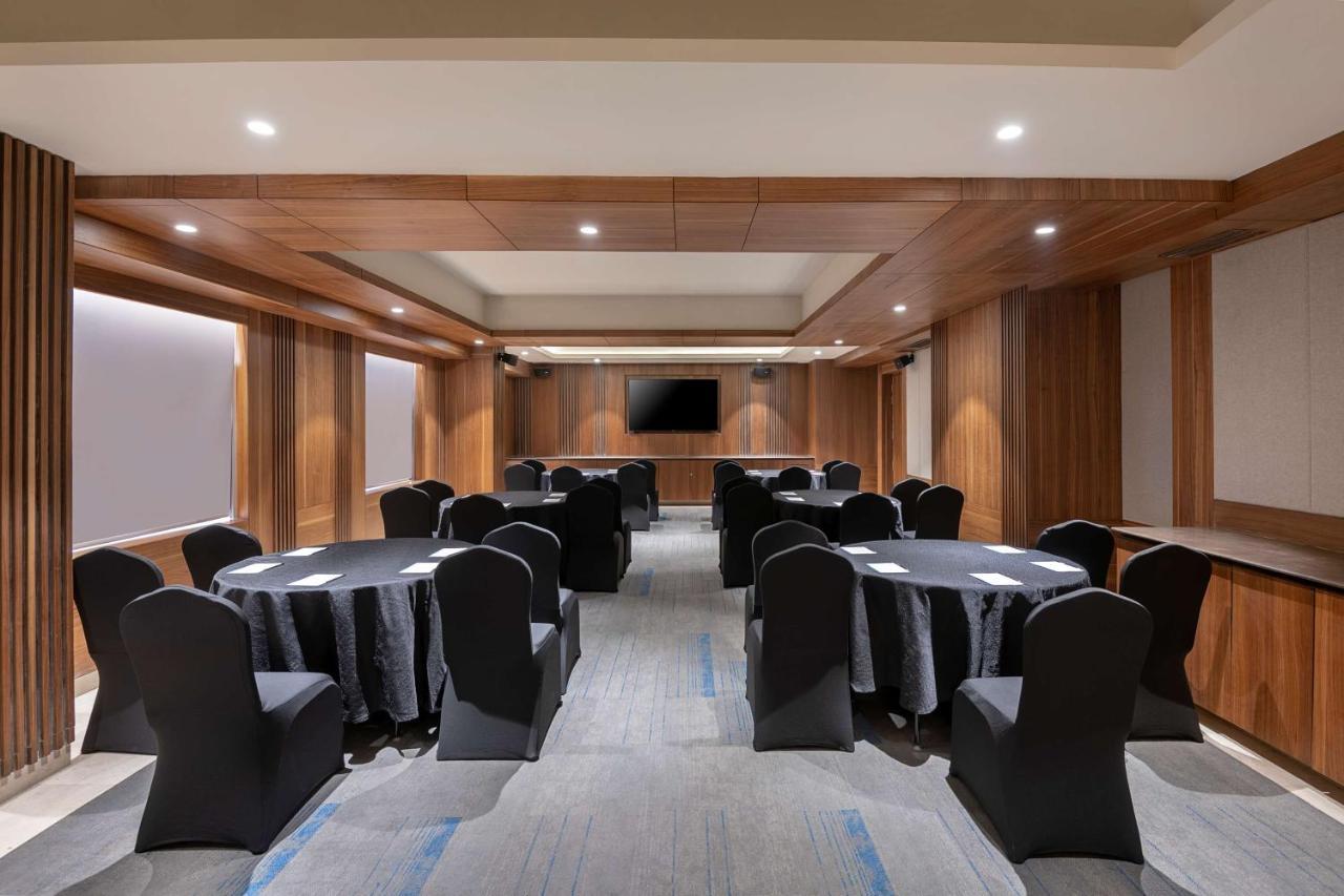 Hotel Radisson Blu Towers Kaushambi Delhi Ncr Ghaziabad Esterno foto Meeting room at the hotel