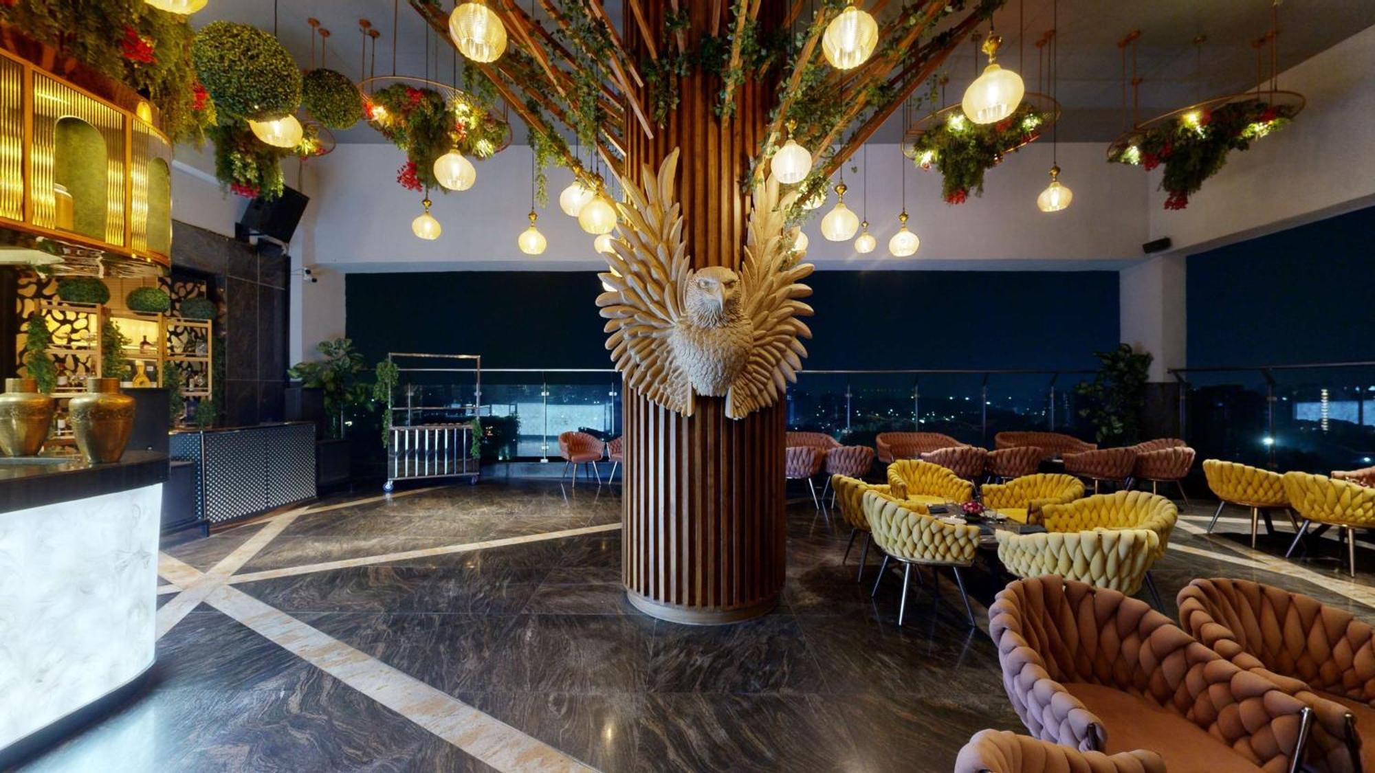 Hotel Radisson Blu Towers Kaushambi Delhi Ncr Ghaziabad Esterno foto The interior of the restaurant