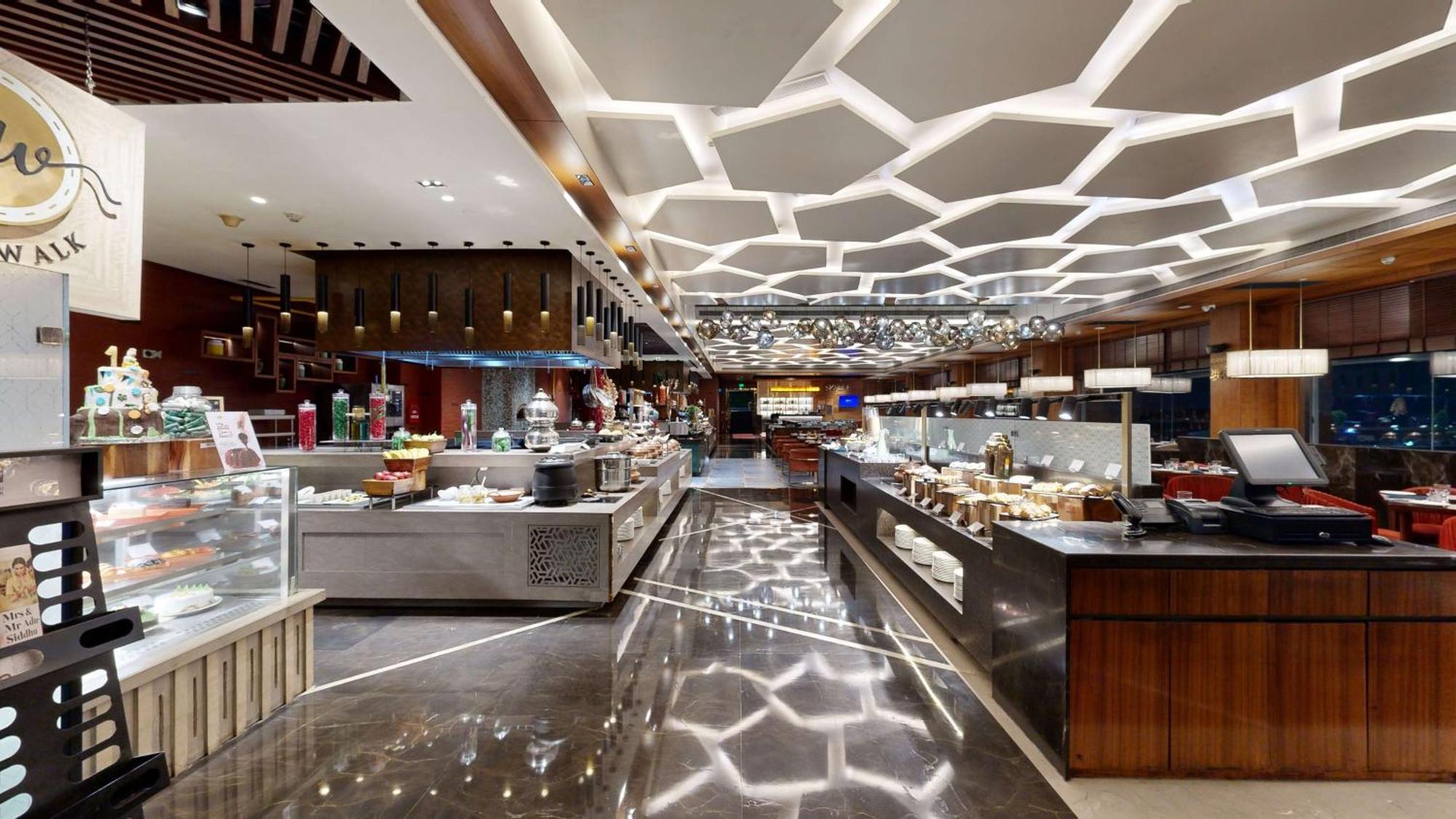 Hotel Radisson Blu Towers Kaushambi Delhi Ncr Ghaziabad Esterno foto The buffet at the hotel