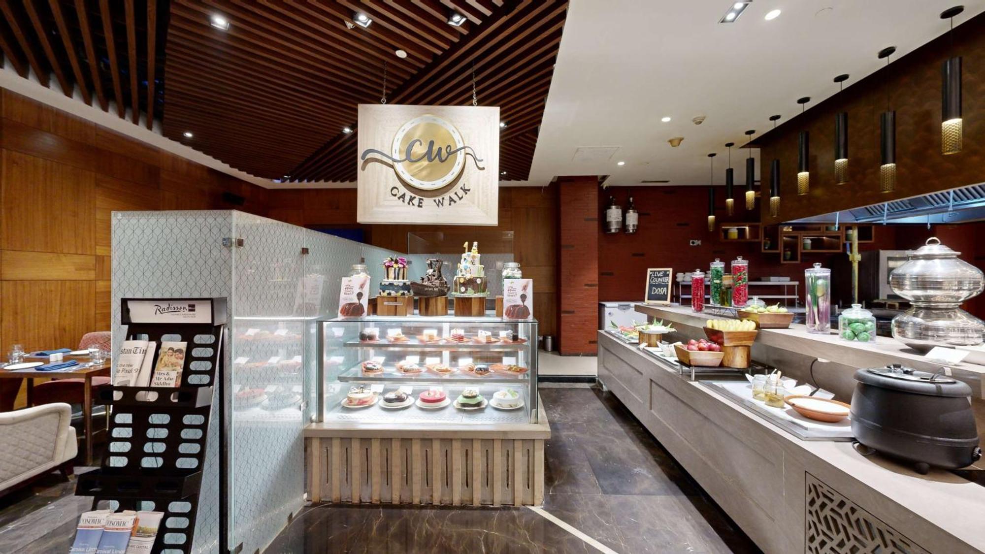Hotel Radisson Blu Towers Kaushambi Delhi Ncr Ghaziabad Esterno foto Cake Walk
