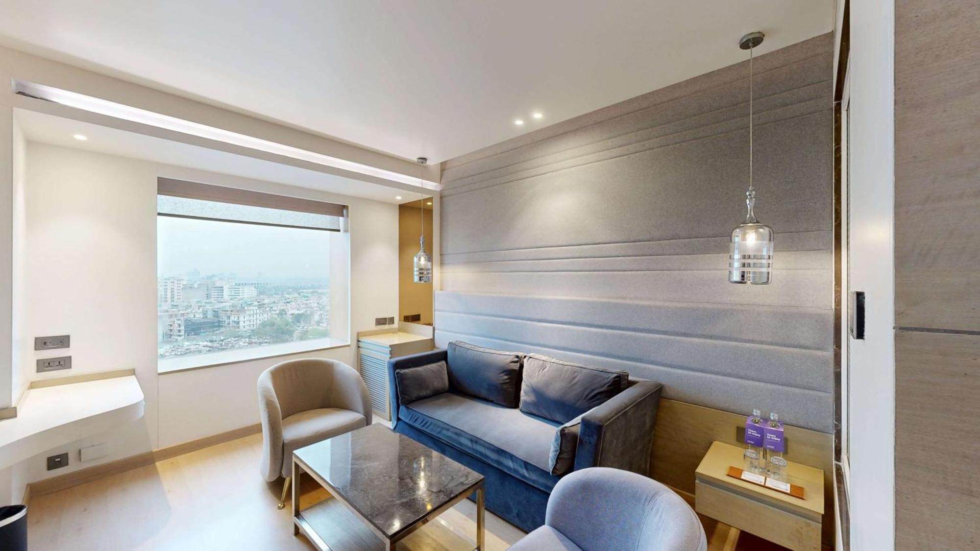 Hotel Radisson Blu Towers Kaushambi Delhi Ncr Ghaziabad Esterno foto A suite at the hotel