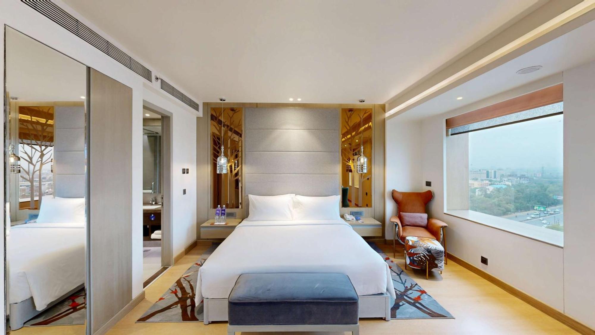 Hotel Radisson Blu Towers Kaushambi Delhi Ncr Ghaziabad Esterno foto A bedroom at the hotel