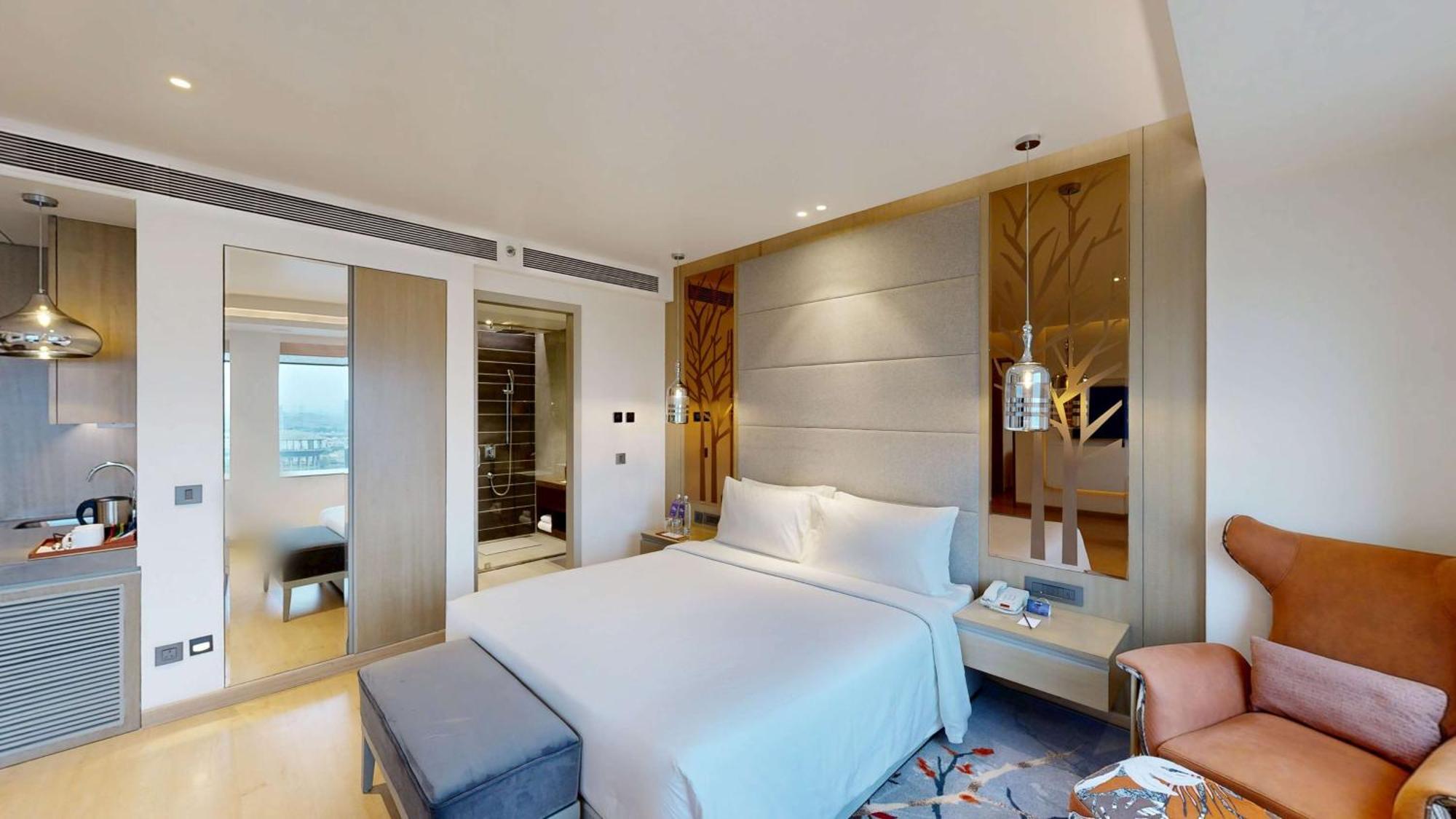 Hotel Radisson Blu Towers Kaushambi Delhi Ncr Ghaziabad Esterno foto A bedroom at the hotel